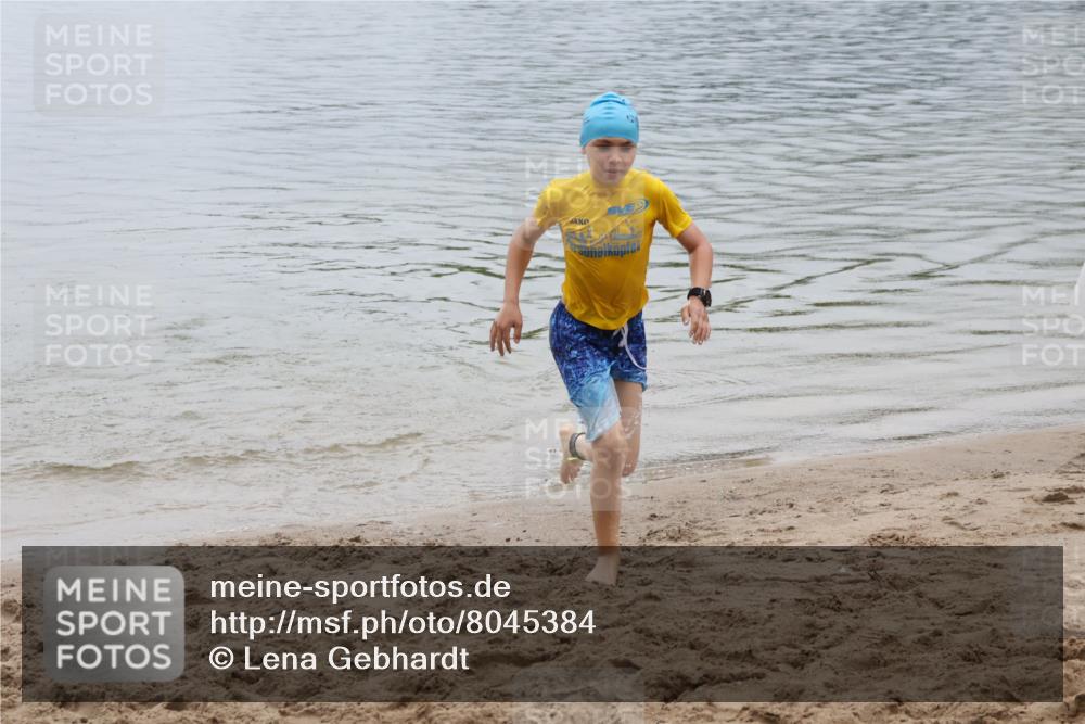 21.06.2025 - 27. Vierlanden-Triathlon Lena Gebhardt http://msf.ph/oto/8045384 15.06.2025 14:47:35 Schwimmen 1334 meine-sportfotos.de