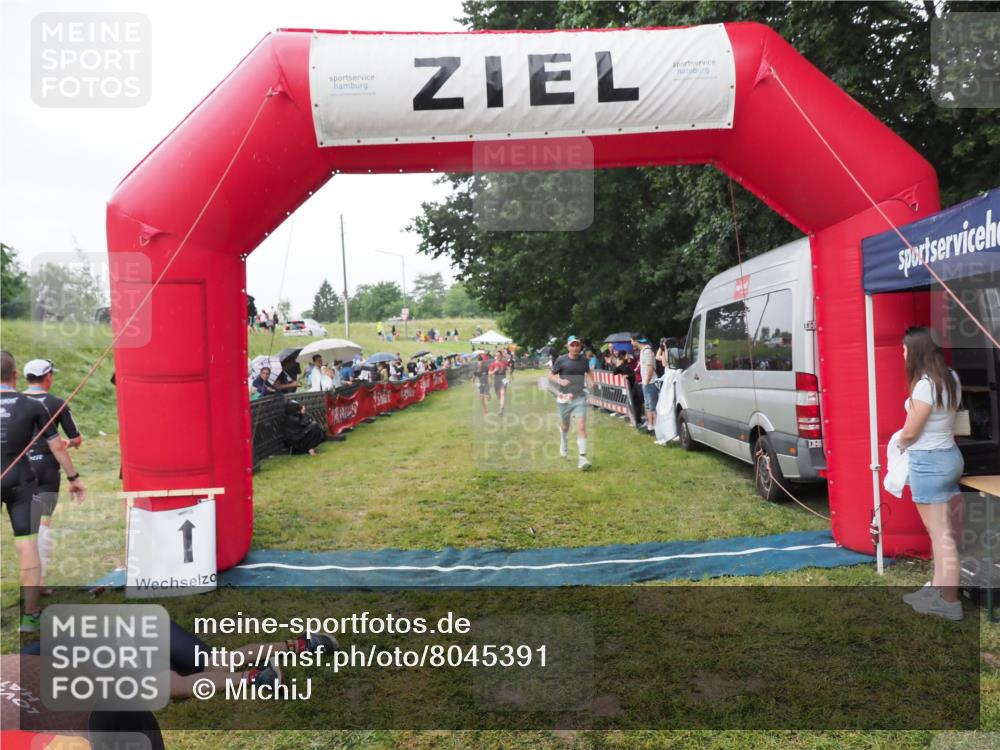 21.06.2025 - 27. Vierlanden-Triathlon MichiJ http://msf.ph/oto/8045391 15.06.2026 13:52:20 Ziel 23, 1112, 1117, 1163 meine-sportfotos.de
