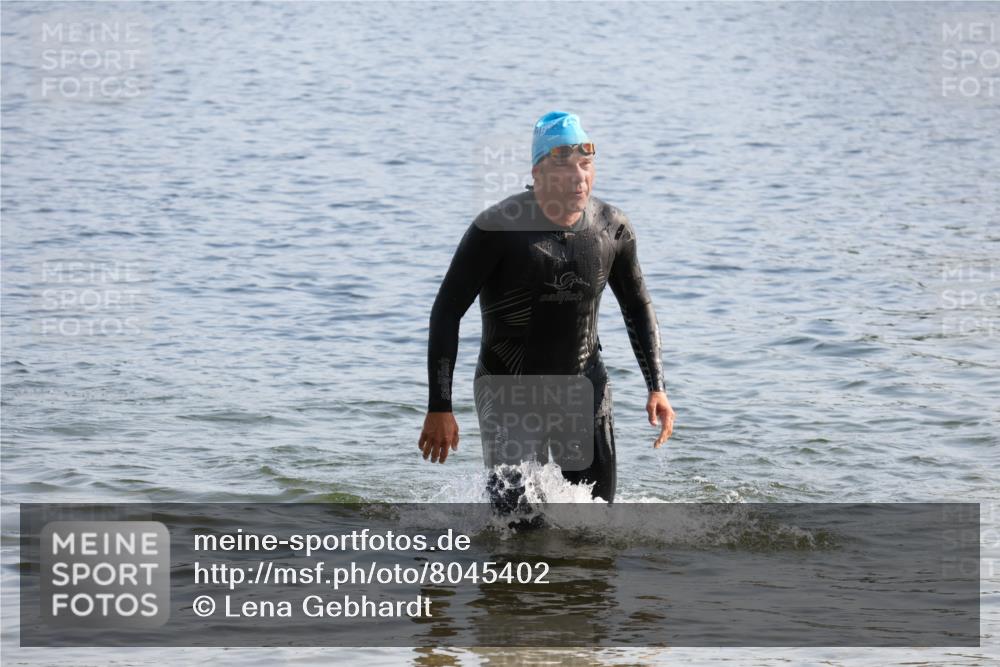 15.06.2025 - 27. Vierlanden-Triathlon Lena Gebhardt http://msf.ph/oto/8045402 15.06.2025 08:39:29 Schwimmen 168 meine-sportfotos.de