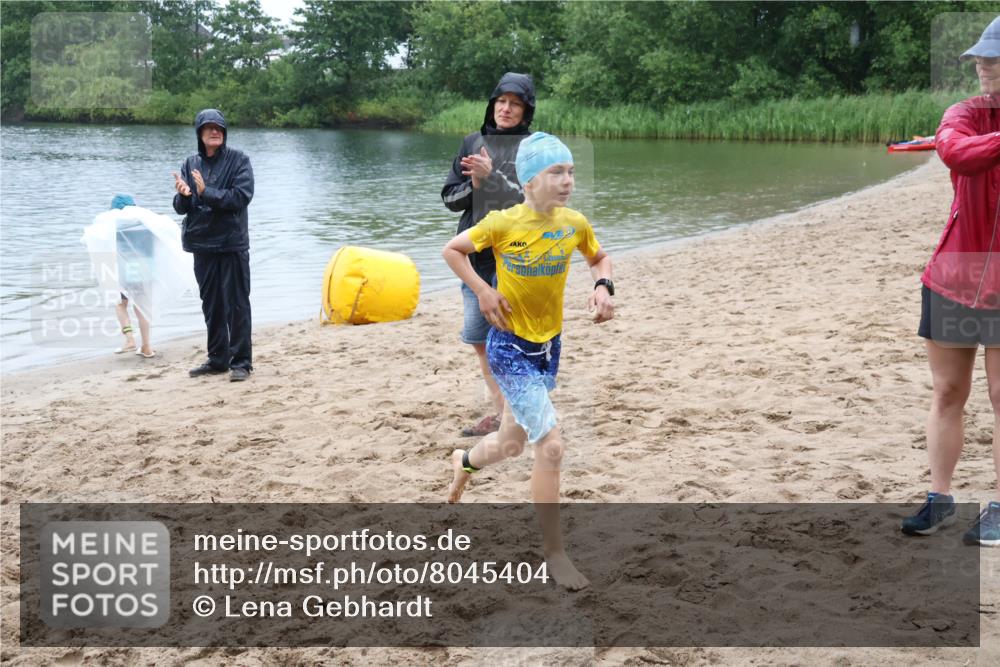 21.06.2025 - 27. Vierlanden-Triathlon Lena Gebhardt http://msf.ph/oto/8045404 15.06.2025 14:47:37 Schwimmen 1334 meine-sportfotos.de