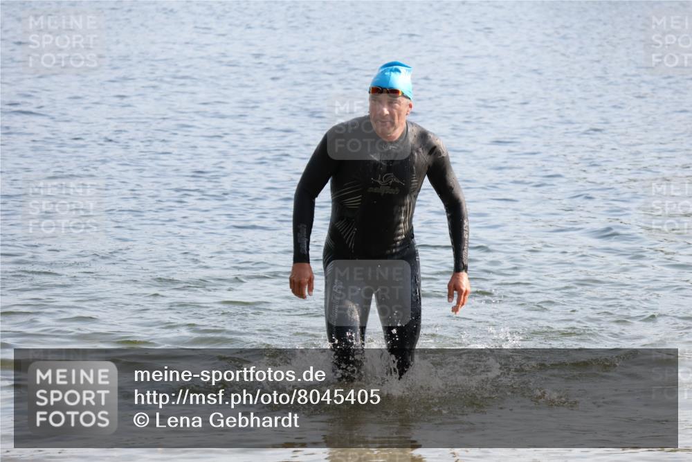 15.06.2025 - 27. Vierlanden-Triathlon Lena Gebhardt http://msf.ph/oto/8045405 15.06.2025 08:39:30 Schwimmen 168 meine-sportfotos.de