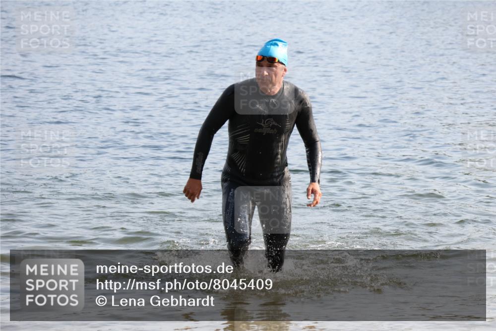 15.06.2025 - 27. Vierlanden-Triathlon Lena Gebhardt http://msf.ph/oto/8045409 15.06.2025 08:39:30 Schwimmen 168 meine-sportfotos.de