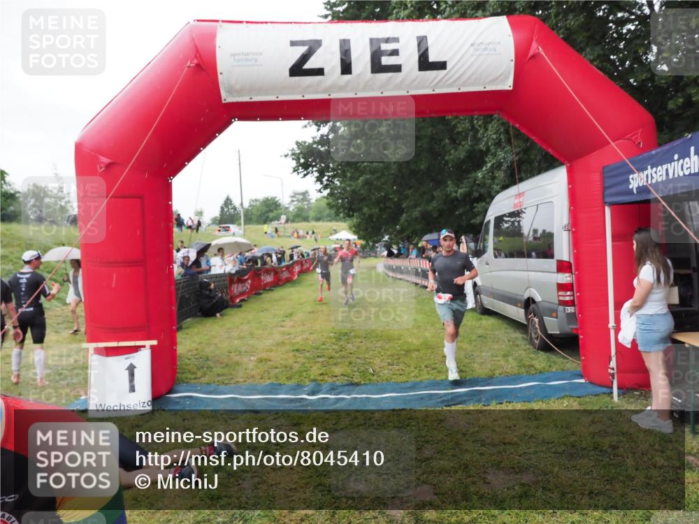 21.06.2025 - 27. Vierlanden-Triathlon MichiJ http://msf.ph/oto/8045410 15.06.2026 13:52:21 Ziel 23, 1112, 1117, 1163 meine-sportfotos.de