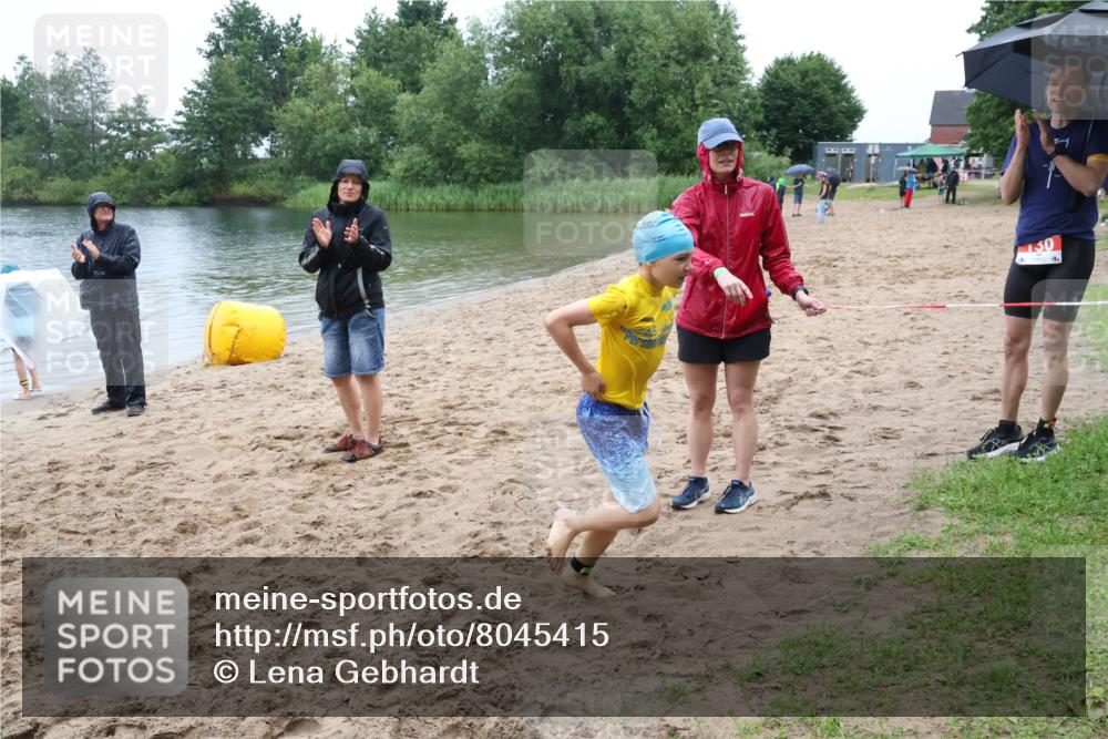 21.06.2025 - 27. Vierlanden-Triathlon Lena Gebhardt http://msf.ph/oto/8045415 15.06.2025 14:47:37 Schwimmen 1334 meine-sportfotos.de
