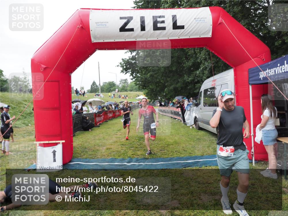 21.06.2025 - 27. Vierlanden-Triathlon MichiJ http://msf.ph/oto/8045422 15.06.2026 13:52:22 Ziel 23, 1112, 1117, 1163 meine-sportfotos.de
