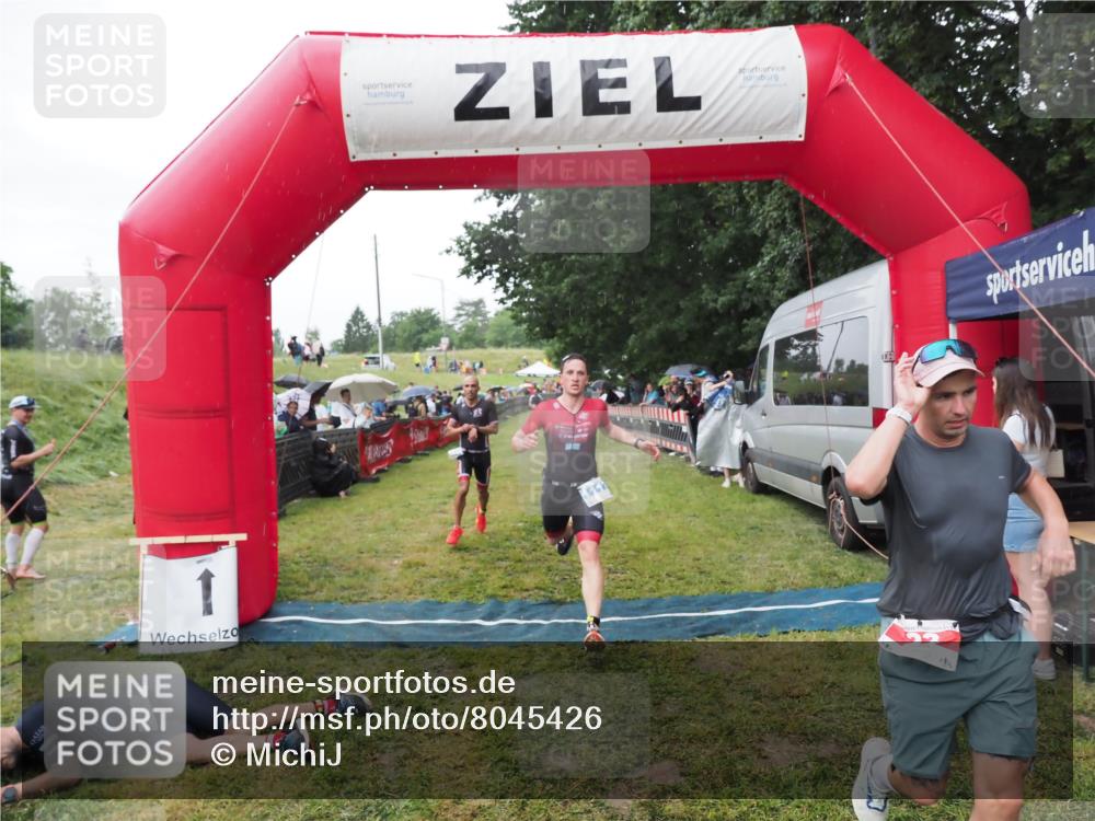 21.06.2025 - 27. Vierlanden-Triathlon MichiJ http://msf.ph/oto/8045426 15.06.2026 13:52:22 Ziel 23, 1112, 1117, 1163 meine-sportfotos.de