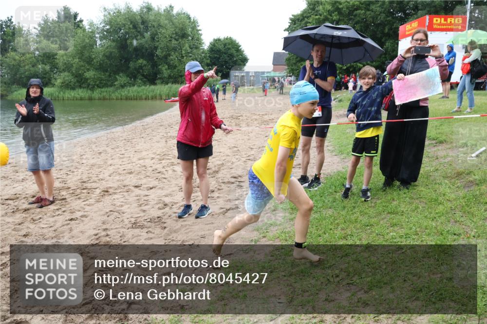 21.06.2025 - 27. Vierlanden-Triathlon Lena Gebhardt http://msf.ph/oto/8045427 15.06.2025 14:47:38 Schwimmen 1334 meine-sportfotos.de