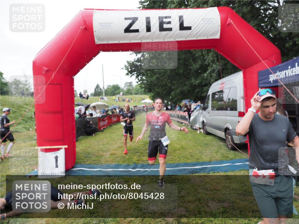 21.06.2025 - 27. Vierlanden-Triathlon MichiJ http://msf.ph/oto/8045428 15.06.2026 13:52:23 Ziel 23, 1112, 1117, 1163 meine-sportfotos.de