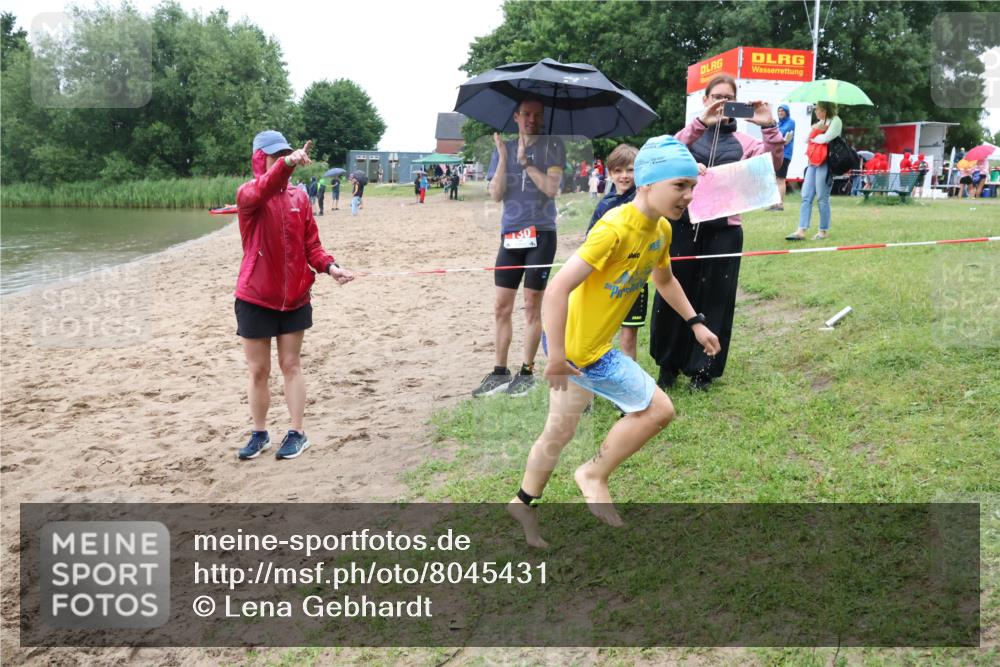 21.06.2025 - 27. Vierlanden-Triathlon Lena Gebhardt http://msf.ph/oto/8045431 15.06.2025 14:47:38 Schwimmen 1334 meine-sportfotos.de