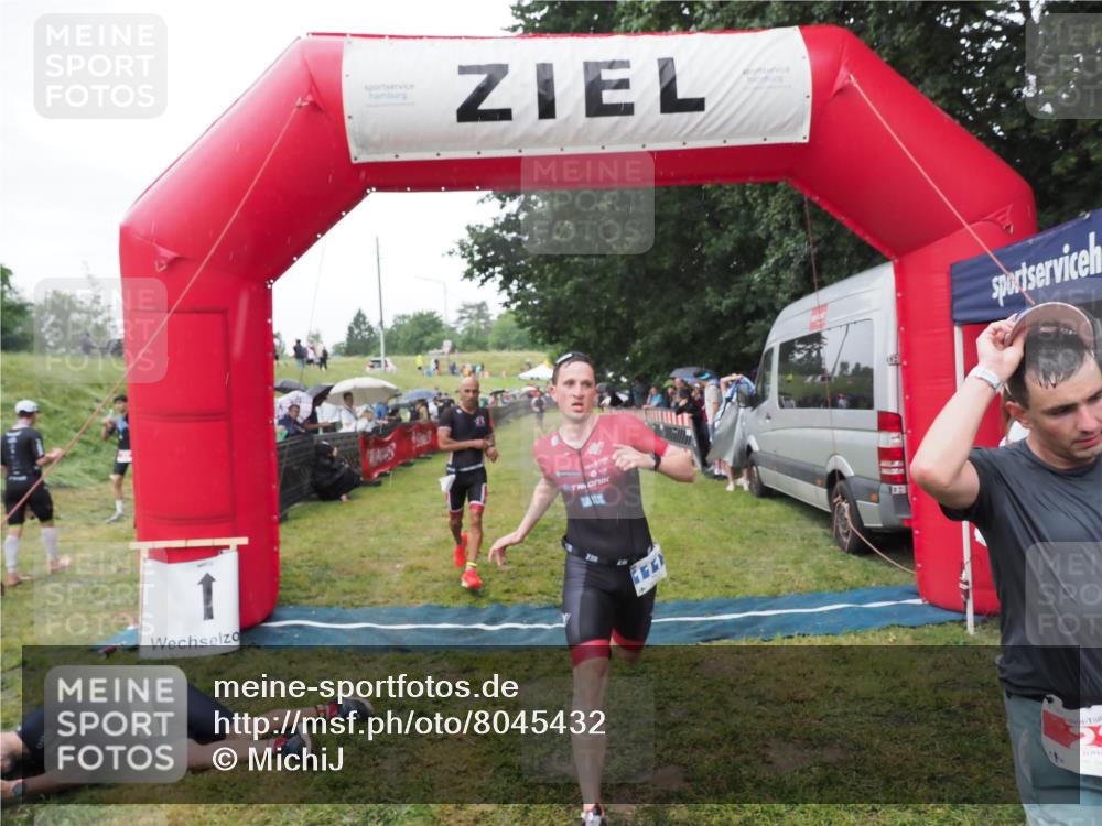 21.06.2025 - 27. Vierlanden-Triathlon MichiJ http://msf.ph/oto/8045432 15.06.2026 13:52:23 Ziel 23, 1112, 1117, 1163 meine-sportfotos.de