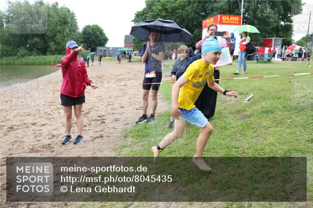 21.06.2025 - 27. Vierlanden-Triathlon Lena Gebhardt http://msf.ph/oto/8045435 15.06.2025 14:47:38 Schwimmen 1334 meine-sportfotos.de