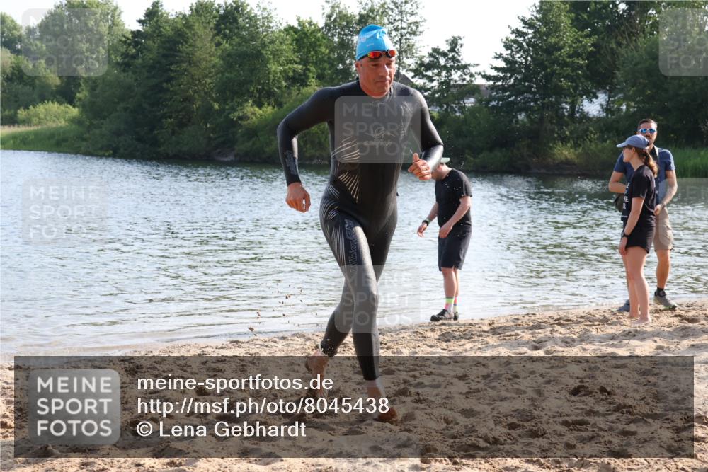 15.06.2025 - 27. Vierlanden-Triathlon Lena Gebhardt http://msf.ph/oto/8045438 15.06.2025 08:39:34 Schwimmen 59, 168 meine-sportfotos.de