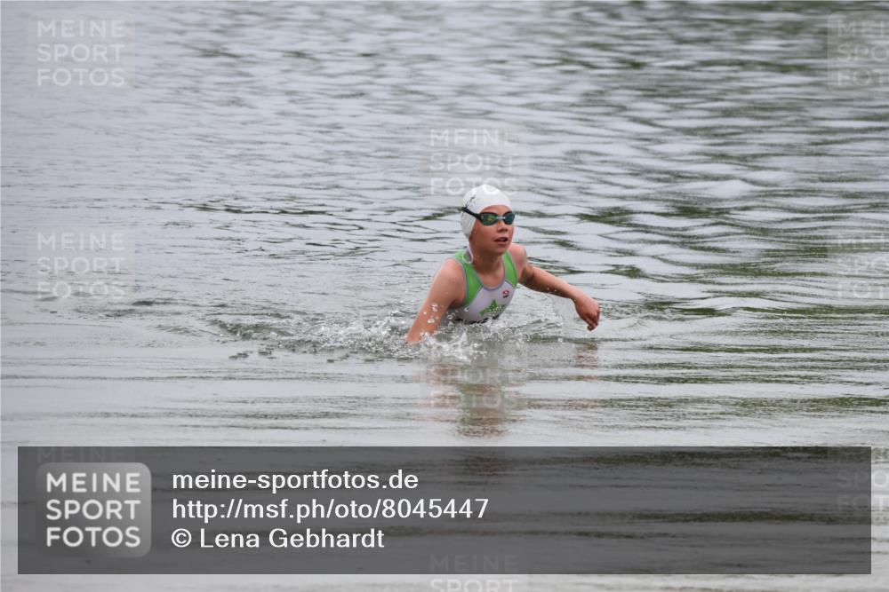 21.06.2025 - 27. Vierlanden-Triathlon Lena Gebhardt http://msf.ph/oto/8045447 15.06.2025 14:50:40 Schwimmen  meine-sportfotos.de