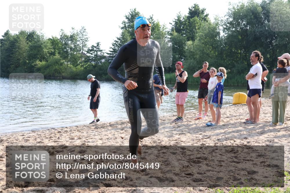 15.06.2025 - 27. Vierlanden-Triathlon Lena Gebhardt http://msf.ph/oto/8045449 15.06.2025 08:39:35 Schwimmen 59, 168 meine-sportfotos.de