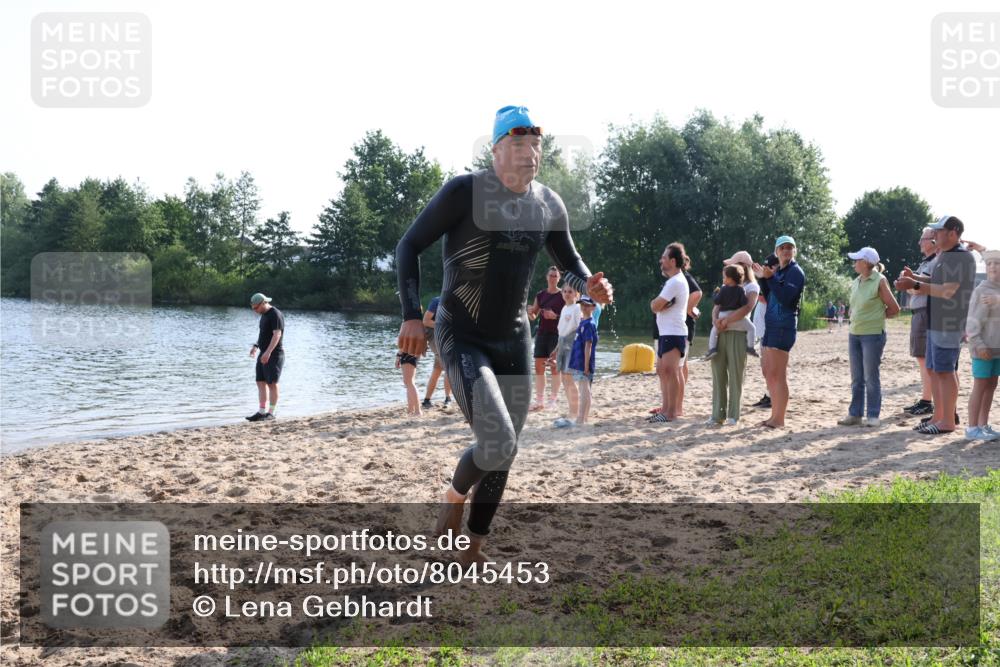 15.06.2025 - 27. Vierlanden-Triathlon Lena Gebhardt http://msf.ph/oto/8045453 15.06.2025 08:39:35 Schwimmen 59, 168 meine-sportfotos.de