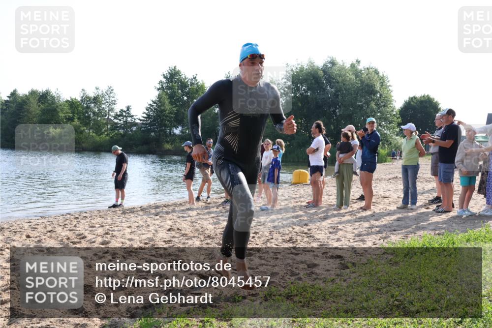 15.06.2025 - 27. Vierlanden-Triathlon Lena Gebhardt http://msf.ph/oto/8045457 15.06.2025 08:39:35 Schwimmen 59, 168 meine-sportfotos.de