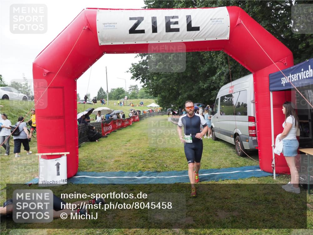 21.06.2025 - 27. Vierlanden-Triathlon MichiJ http://msf.ph/oto/8045458 15.06.2026 13:52:32 Ziel 776 meine-sportfotos.de