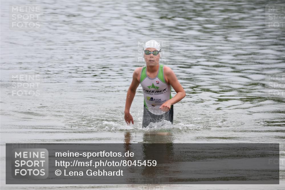 21.06.2025 - 27. Vierlanden-Triathlon Lena Gebhardt http://msf.ph/oto/8045459 15.06.2025 14:50:43 Schwimmen  meine-sportfotos.de