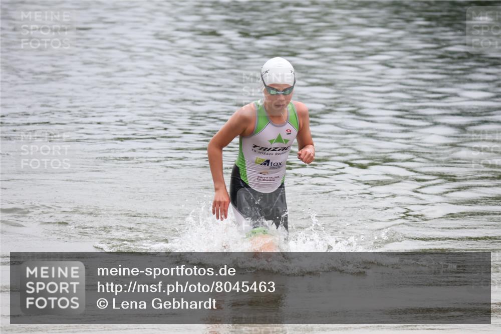 21.06.2025 - 27. Vierlanden-Triathlon Lena Gebhardt http://msf.ph/oto/8045463 15.06.2025 14:50:44 Schwimmen  meine-sportfotos.de