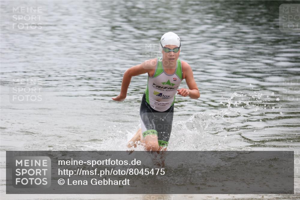 21.06.2025 - 27. Vierlanden-Triathlon Lena Gebhardt http://msf.ph/oto/8045475 15.06.2025 14:50:45 Schwimmen  meine-sportfotos.de