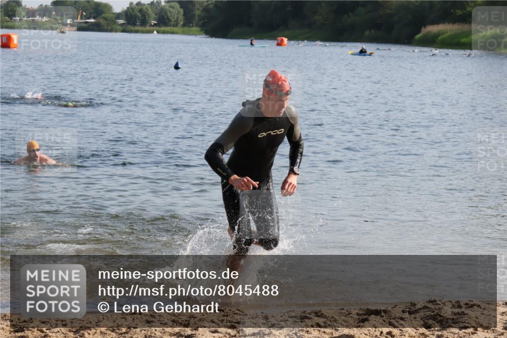 15.06.2025 - 27. Vierlanden-Triathlon Lena Gebhardt http://msf.ph/oto/8045488 15.06.2025 08:39:42 Schwimmen 59, 168 meine-sportfotos.de