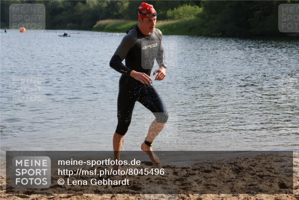 15.06.2025 - 27. Vierlanden-Triathlon Lena Gebhardt http://msf.ph/oto/8045496 15.06.2025 08:39:43 Schwimmen 59, 168 meine-sportfotos.de