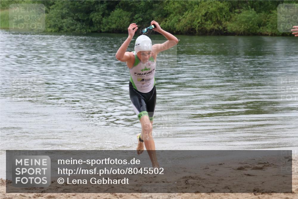 21.06.2025 - 27. Vierlanden-Triathlon Lena Gebhardt http://msf.ph/oto/8045502 15.06.2025 14:50:46 Schwimmen  meine-sportfotos.de