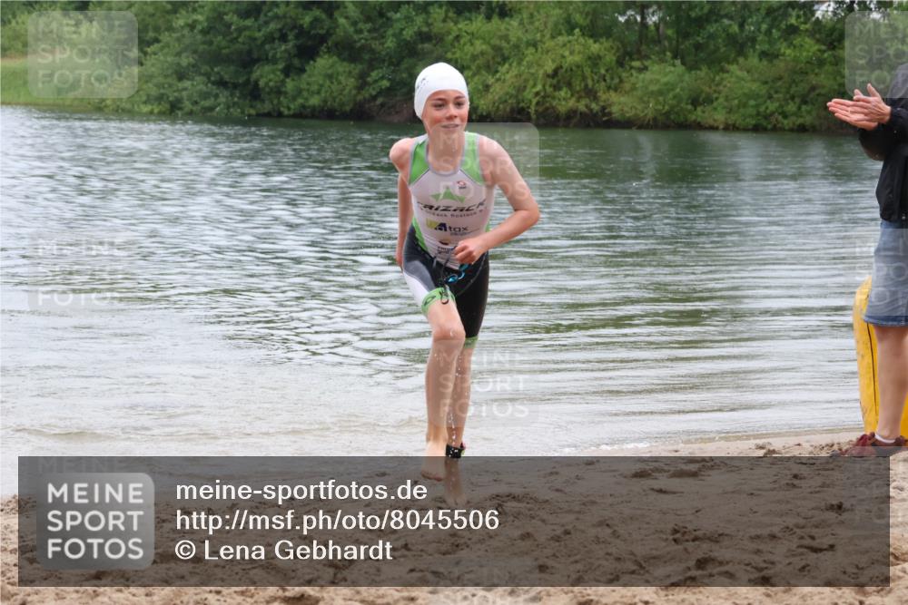21.06.2025 - 27. Vierlanden-Triathlon Lena Gebhardt http://msf.ph/oto/8045506 15.06.2025 14:50:47 Schwimmen  meine-sportfotos.de