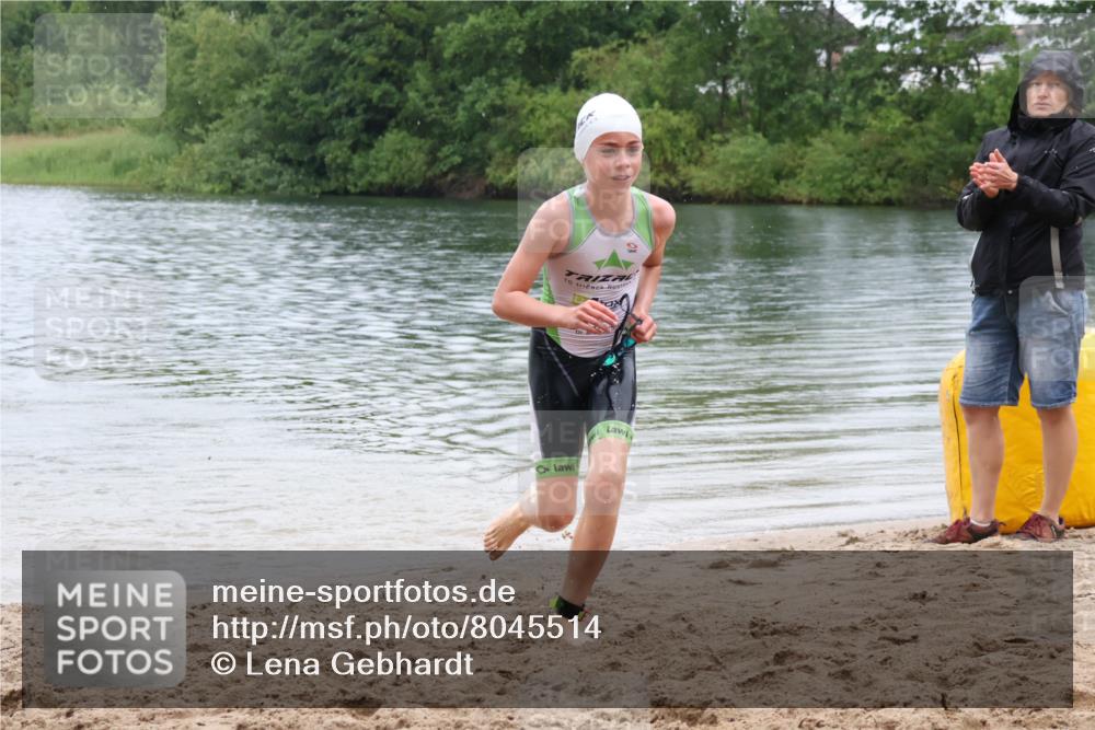 21.06.2025 - 27. Vierlanden-Triathlon Lena Gebhardt http://msf.ph/oto/8045514 15.06.2025 14:50:47 Schwimmen  meine-sportfotos.de