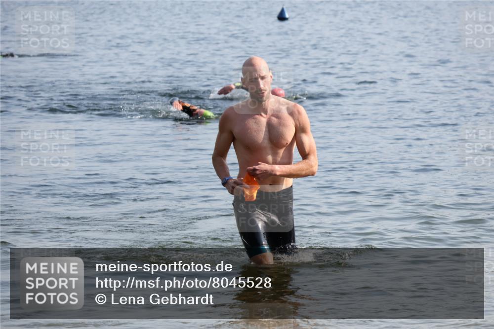 15.06.2025 - 27. Vierlanden-Triathlon Lena Gebhardt http://msf.ph/oto/8045528 15.06.2025 08:39:50 Schwimmen 3, 59 meine-sportfotos.de