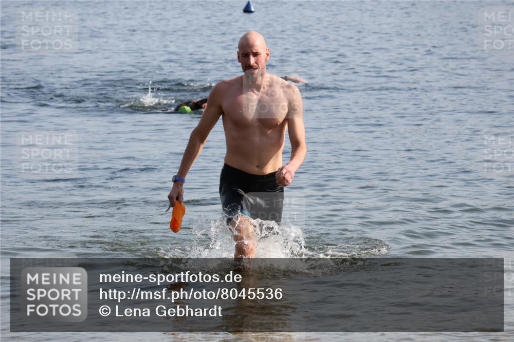 15.06.2025 - 27. Vierlanden-Triathlon Lena Gebhardt http://msf.ph/oto/8045536 15.06.2025 08:39:51 Schwimmen 3, 59 meine-sportfotos.de