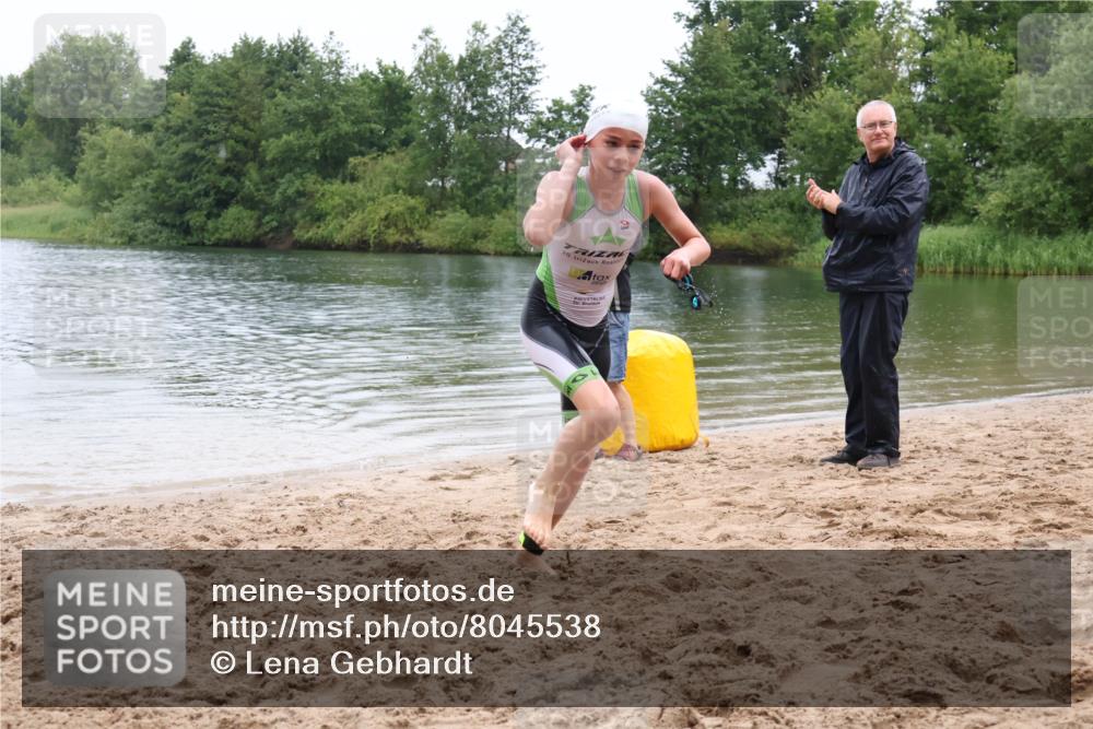 21.06.2025 - 27. Vierlanden-Triathlon Lena Gebhardt http://msf.ph/oto/8045538 15.06.2025 14:50:48 Schwimmen  meine-sportfotos.de