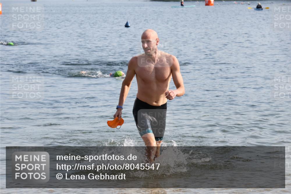 15.06.2025 - 27. Vierlanden-Triathlon Lena Gebhardt http://msf.ph/oto/8045547 15.06.2025 08:39:52 Schwimmen 3, 59 meine-sportfotos.de