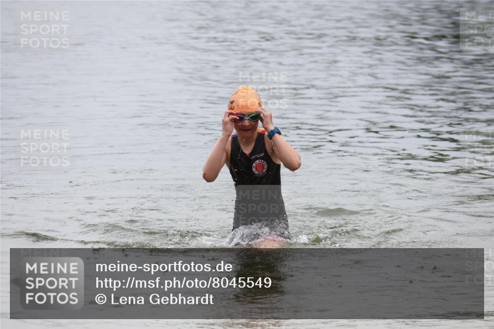 21.06.2025 - 27. Vierlanden-Triathlon Lena Gebhardt http://msf.ph/oto/8045549 15.06.2025 14:50:51 Schwimmen  meine-sportfotos.de