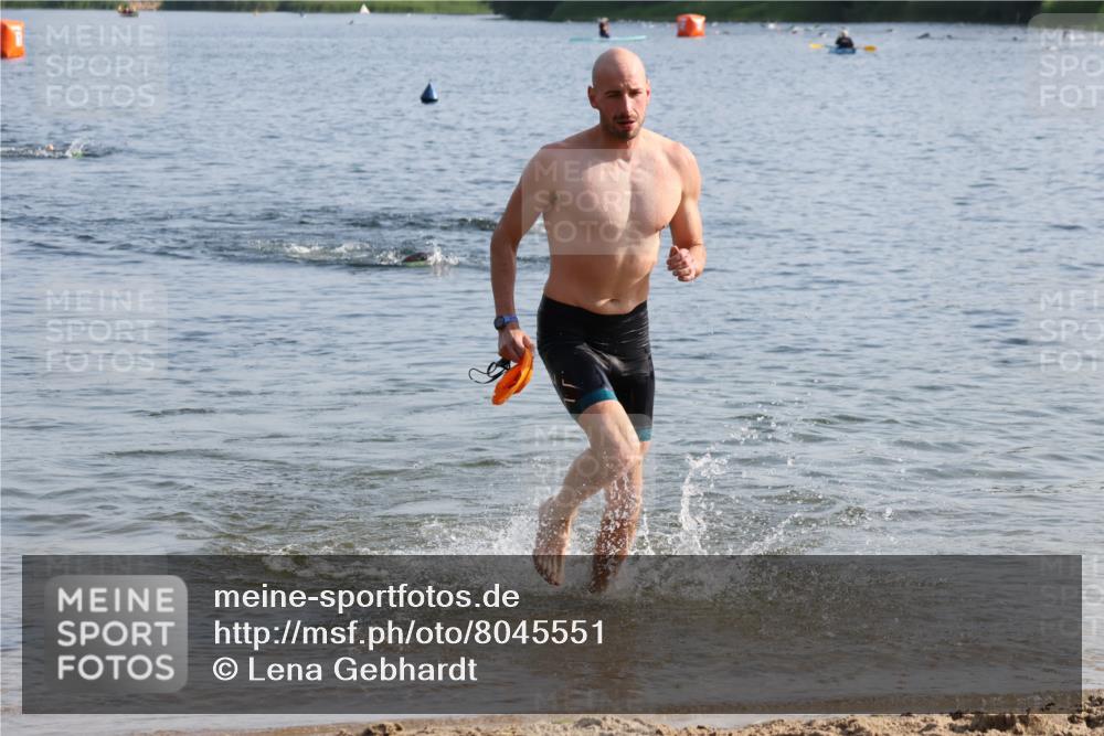 15.06.2025 - 27. Vierlanden-Triathlon Lena Gebhardt http://msf.ph/oto/8045551 15.06.2025 08:39:53 Schwimmen 3, 59 meine-sportfotos.de