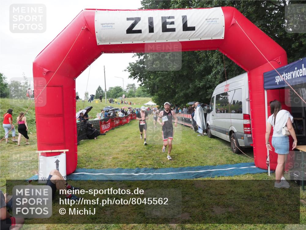 21.06.2025 - 27. Vierlanden-Triathlon MichiJ http://msf.ph/oto/8045562 15.06.2026 13:53:09 Ziel 48, 1128, 1130, 1161 meine-sportfotos.de