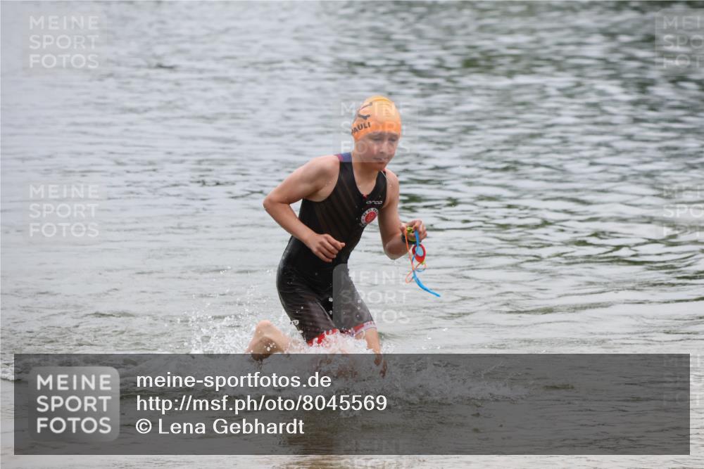 21.06.2025 - 27. Vierlanden-Triathlon Lena Gebhardt http://msf.ph/oto/8045569 15.06.2025 14:50:53 Schwimmen  meine-sportfotos.de