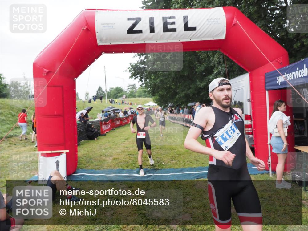 21.06.2025 - 27. Vierlanden-Triathlon MichiJ http://msf.ph/oto/8045583 15.06.2026 13:53:10 Ziel 48, 1128, 1130, 1161 meine-sportfotos.de