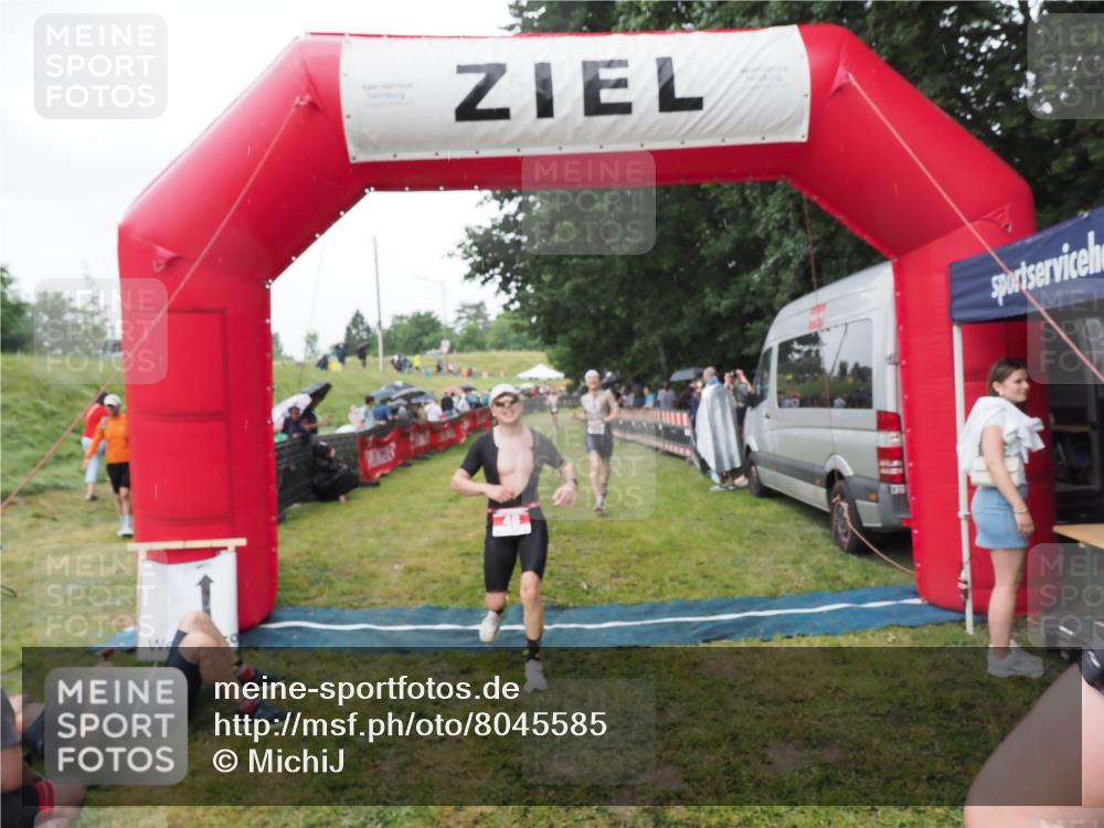 21.06.2025 - 27. Vierlanden-Triathlon MichiJ http://msf.ph/oto/8045585 15.06.2026 13:53:10 Ziel 48, 1128, 1130, 1161 meine-sportfotos.de