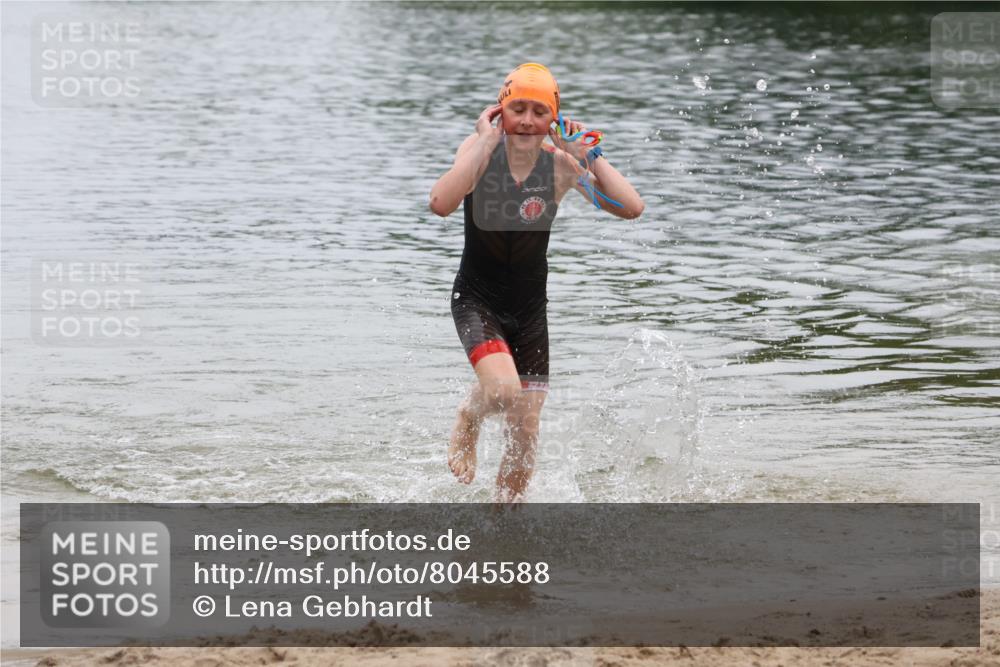 21.06.2025 - 27. Vierlanden-Triathlon Lena Gebhardt http://msf.ph/oto/8045588 15.06.2025 14:50:54 Schwimmen  meine-sportfotos.de
