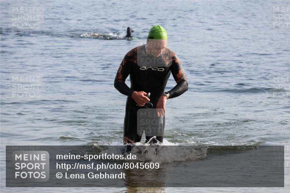 15.06.2025 - 27. Vierlanden-Triathlon Lena Gebhardt http://msf.ph/oto/8045609 15.06.2025 08:40:11 Schwimmen 67, 82 meine-sportfotos.de