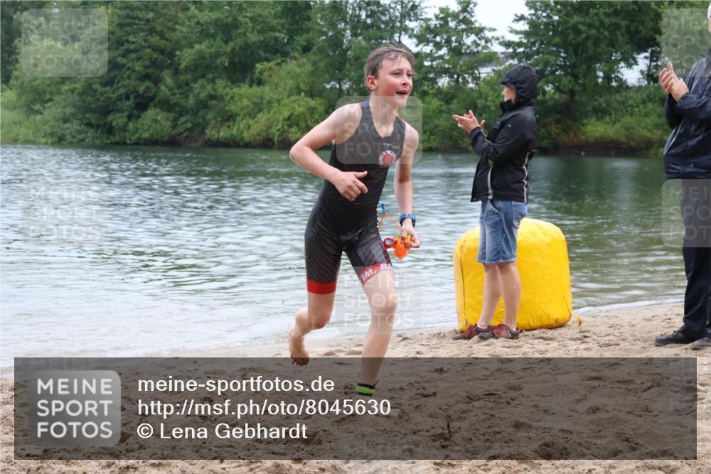 21.06.2025 - 27. Vierlanden-Triathlon Lena Gebhardt http://msf.ph/oto/8045630 15.06.2025 14:50:56 Schwimmen  meine-sportfotos.de