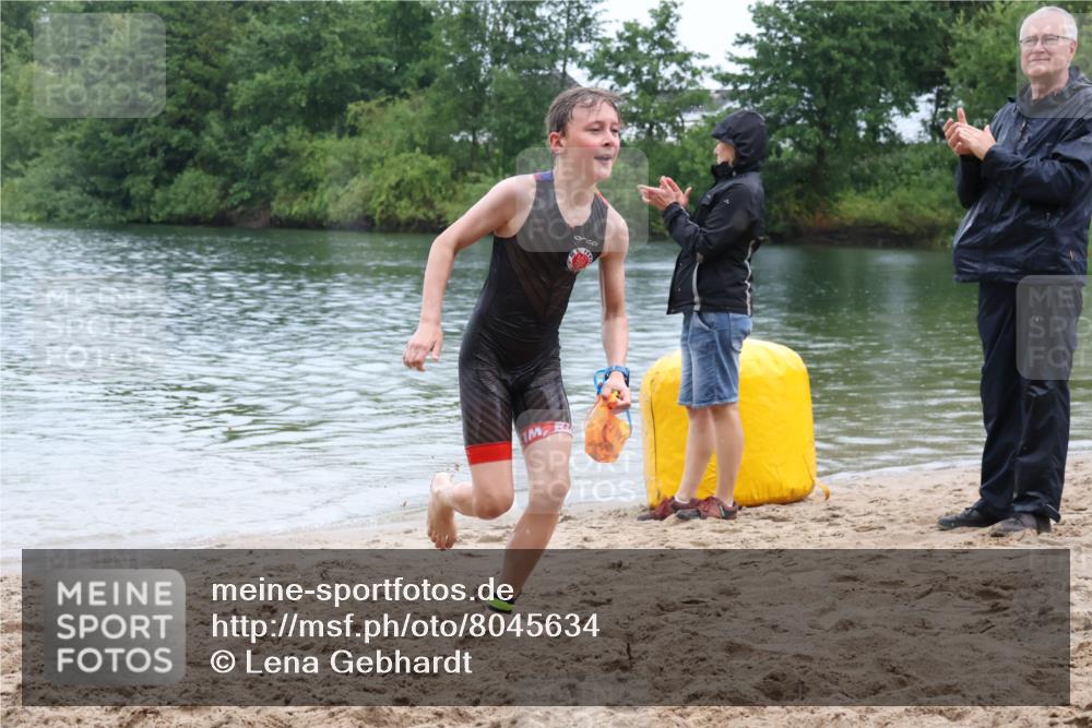 21.06.2025 - 27. Vierlanden-Triathlon Lena Gebhardt http://msf.ph/oto/8045634 15.06.2025 14:50:56 Schwimmen  meine-sportfotos.de