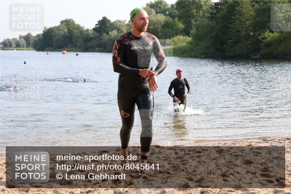 15.06.2025 - 27. Vierlanden-Triathlon Lena Gebhardt http://msf.ph/oto/8045641 15.06.2025 08:40:15 Schwimmen 67, 82 meine-sportfotos.de