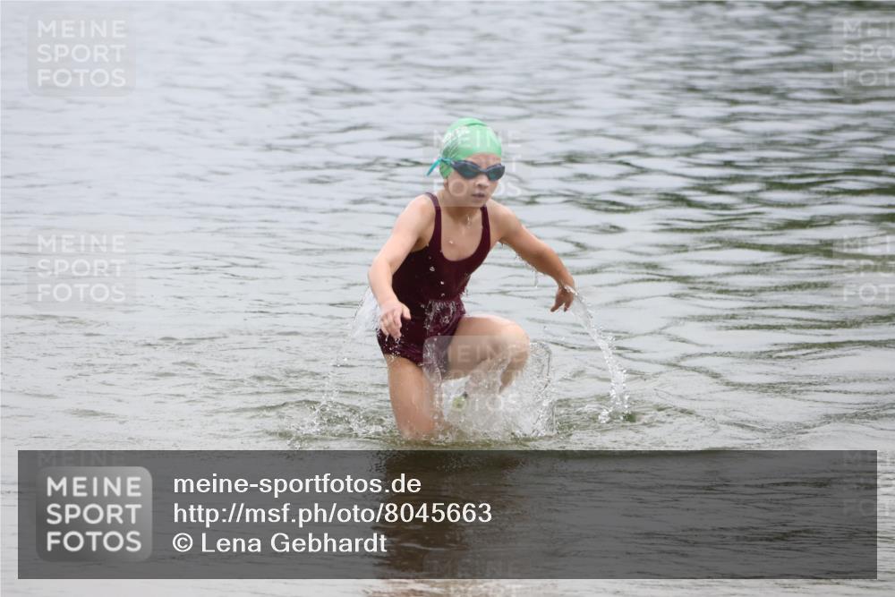 21.06.2025 - 27. Vierlanden-Triathlon Lena Gebhardt http://msf.ph/oto/8045663 15.06.2025 14:51:10 Schwimmen  meine-sportfotos.de