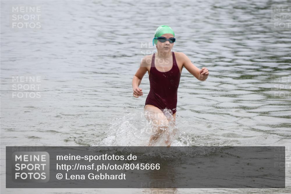 21.06.2025 - 27. Vierlanden-Triathlon Lena Gebhardt http://msf.ph/oto/8045666 15.06.2025 14:51:11 Schwimmen  meine-sportfotos.de