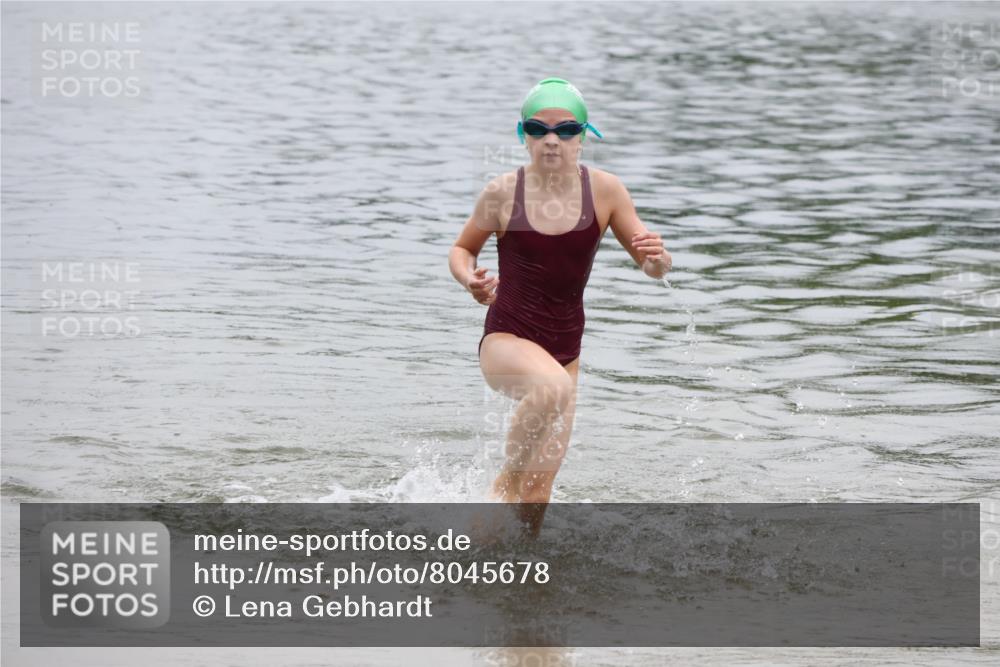 21.06.2025 - 27. Vierlanden-Triathlon Lena Gebhardt http://msf.ph/oto/8045678 15.06.2025 14:51:11 Schwimmen  meine-sportfotos.de