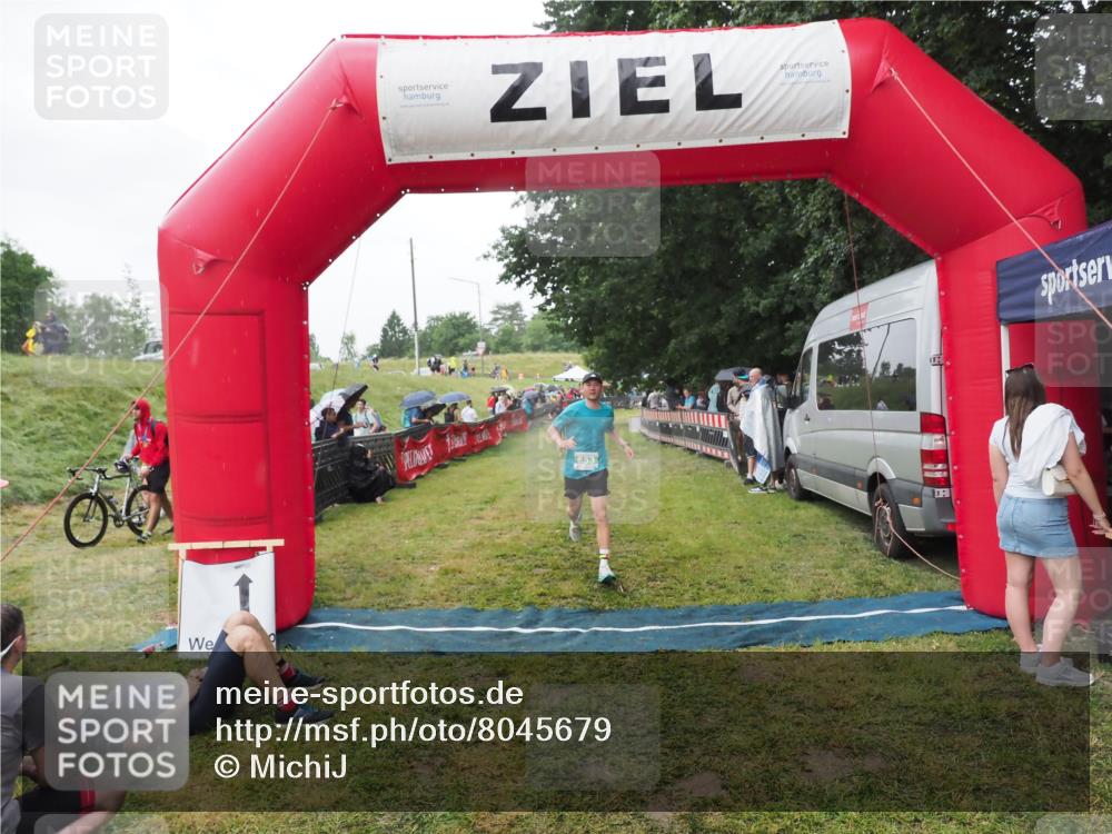 21.06.2025 - 27. Vierlanden-Triathlon MichiJ http://msf.ph/oto/8045679 15.06.2026 13:53:39 Ziel 653 meine-sportfotos.de
