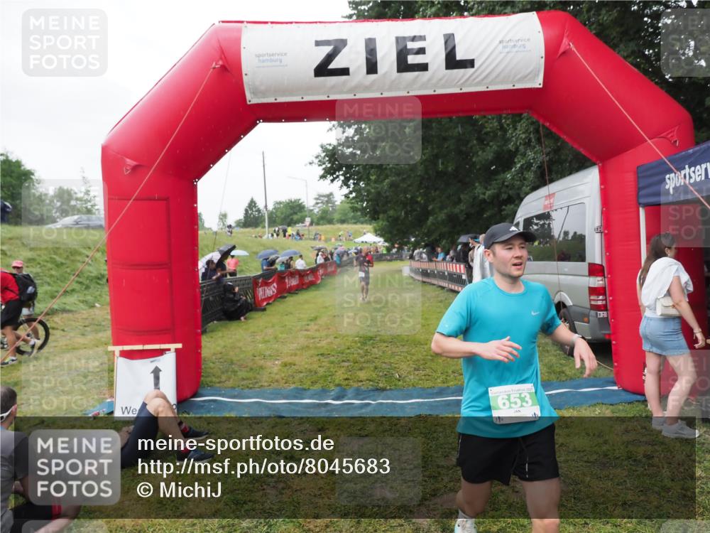 21.06.2025 - 27. Vierlanden-Triathlon MichiJ http://msf.ph/oto/8045683 15.06.2026 13:53:41 Ziel 653, 1155 meine-sportfotos.de
