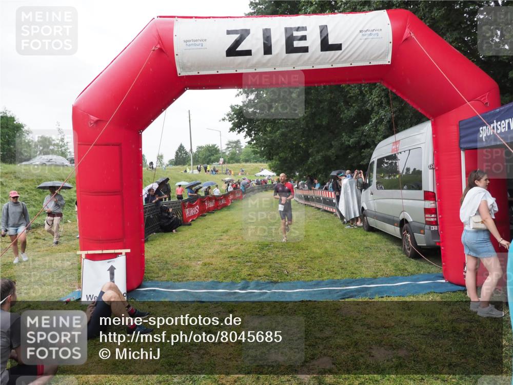 21.06.2025 - 27. Vierlanden-Triathlon MichiJ http://msf.ph/oto/8045685 15.06.2026 13:53:43 Ziel 653, 1155 meine-sportfotos.de